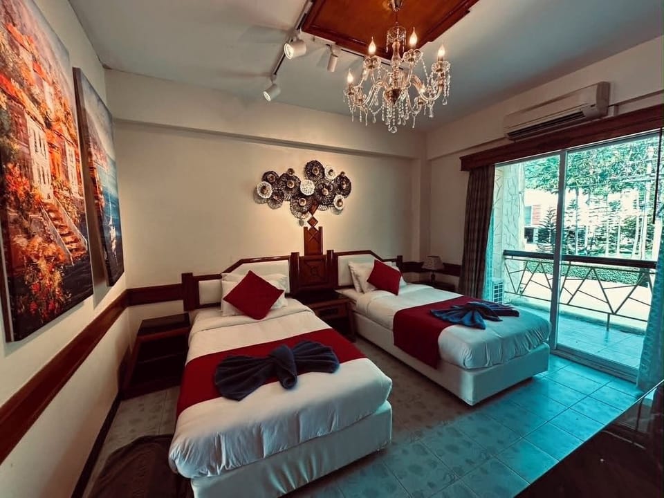 Superior Twin Room, Balcony, Garden View | Desk, laptop workspace, WiFi (free), bed sheets
