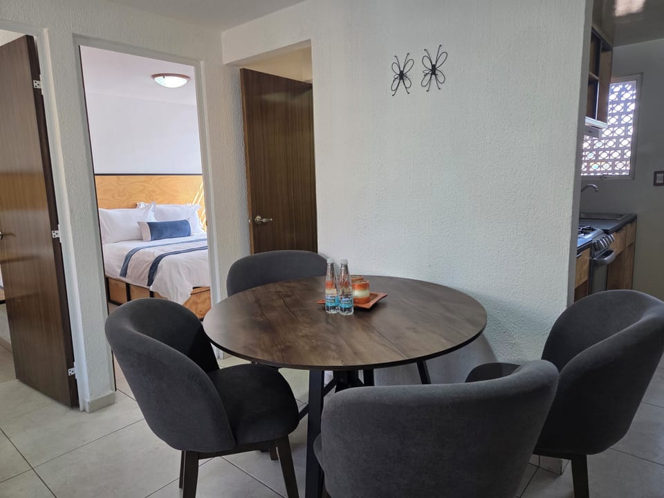 Basic Apartment, 2 Bedrooms | Dining