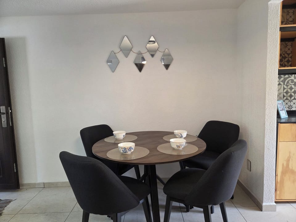 Basic Apartment, 2 Bedrooms | Dining