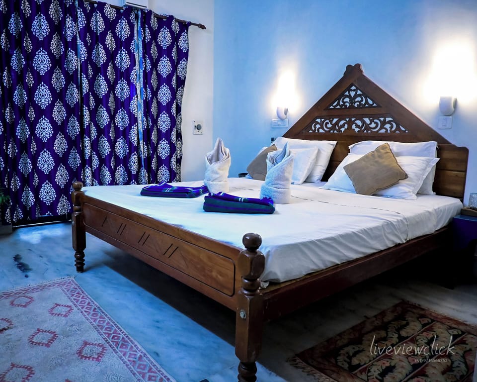 Deluxe Room, Garden View | Desk, laptop workspace, free WiFi