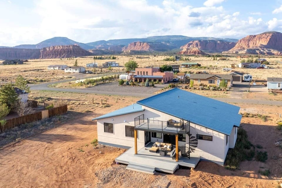 House and surrounding area