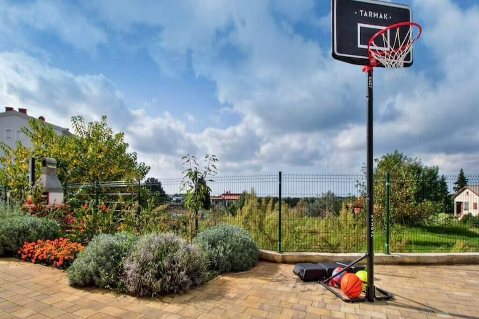 Sport court