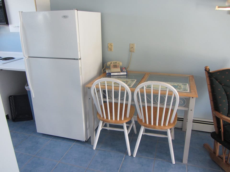 Double Room, Non Smoking | In-room dining