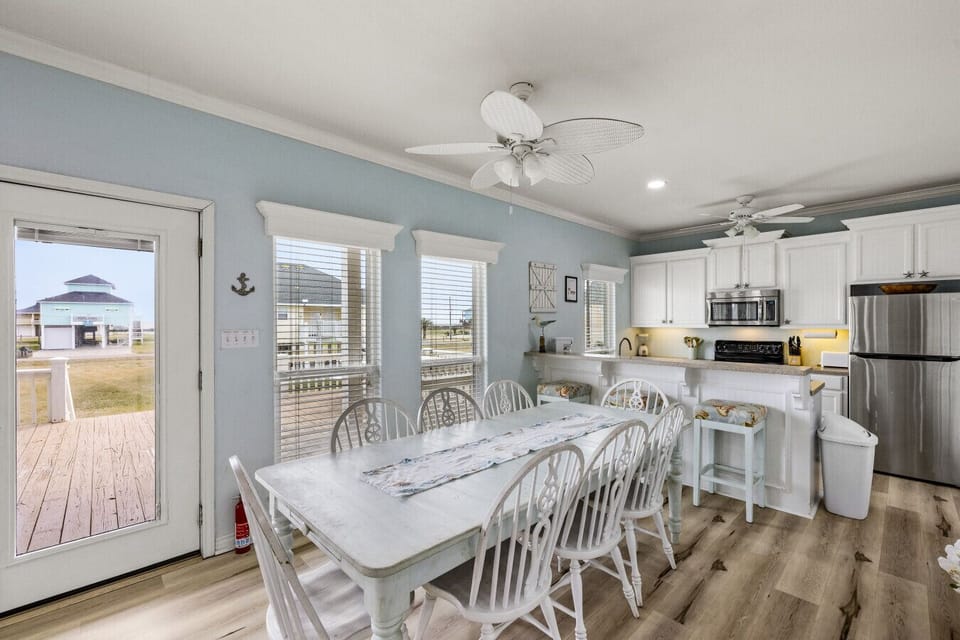 This dining area is located just off the kitchen