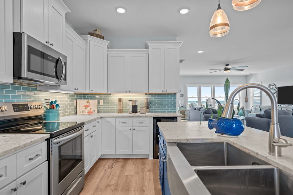 Top-level: Full stocked kitchen