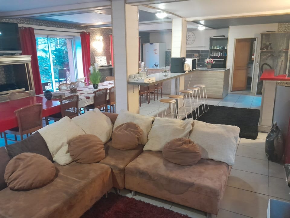 Traditional Triple Room, Ensuite, Pool View | Property grounds