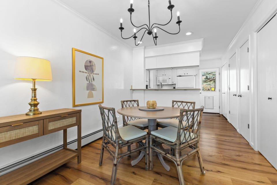 Dining area | Dining table for 4