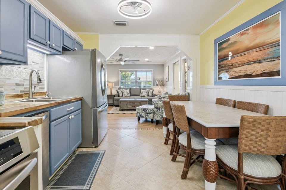 Fully equipped kitchen for easy meals at home