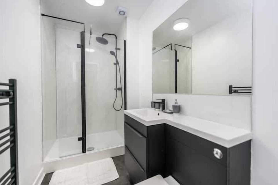 Professionally Cleaned, Shower/Hotwater