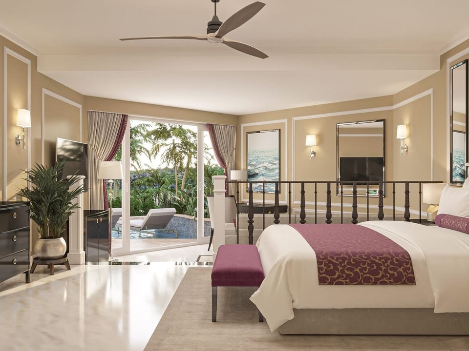 Swim up Luxury King Suite | In-room safe, desk, laptop workspace, blackout drapes