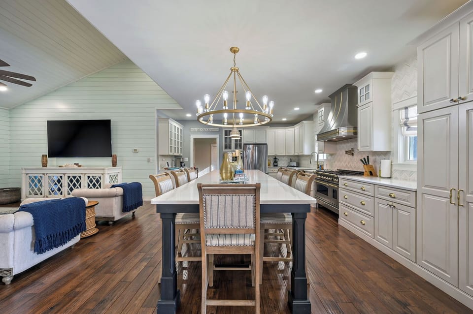 Huge Island- perfect for entertaining