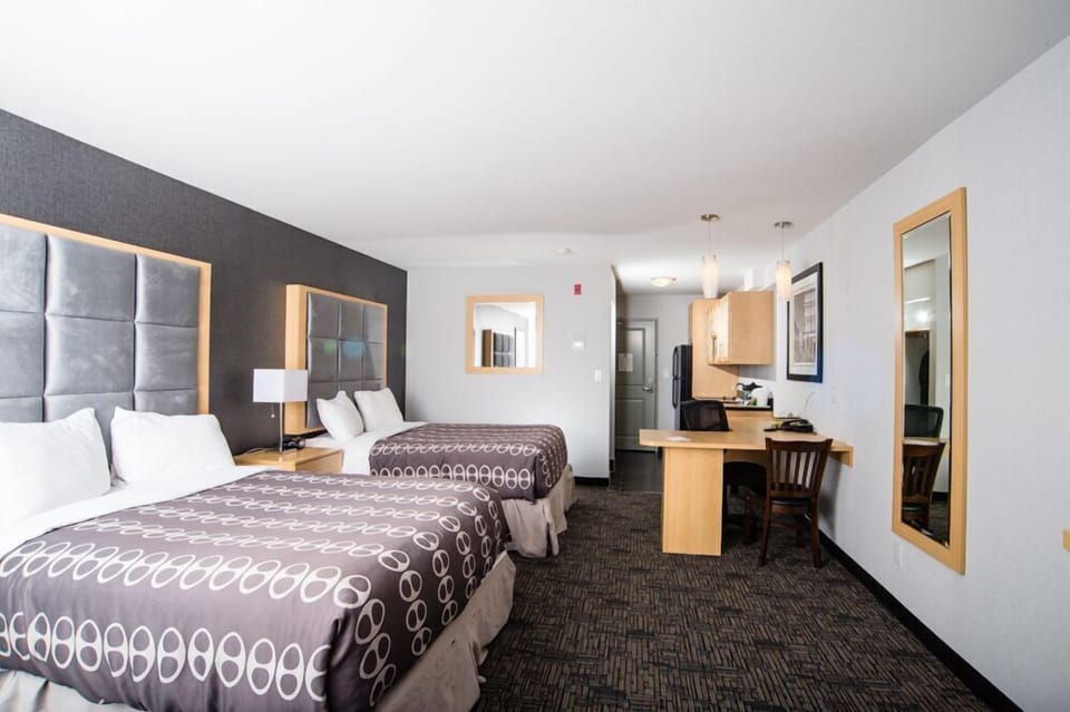 Deluxe Room, 2 Queen Beds, Kitchen | Desk, WiFi (free)