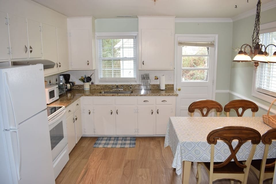 Fully equipped kitchen