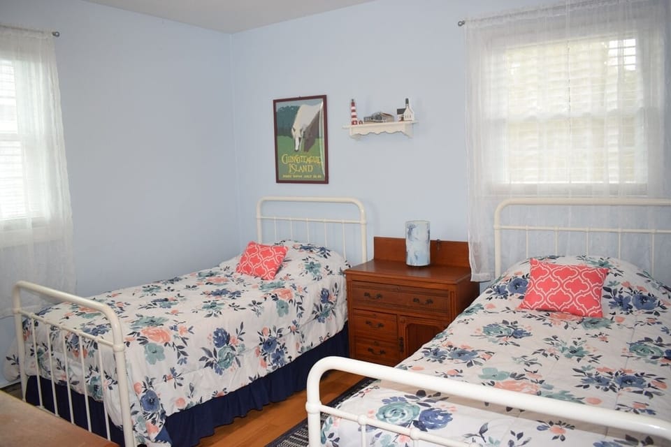 Twin Bedroom 
