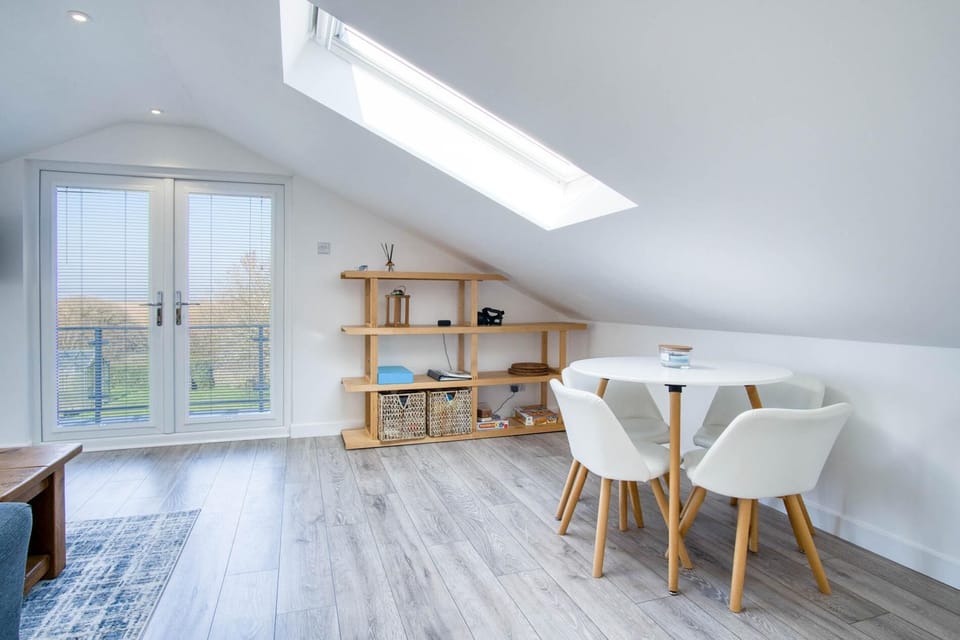 Y Llofft - 1 Bedroom Apartment - Llanrhidian (10128)