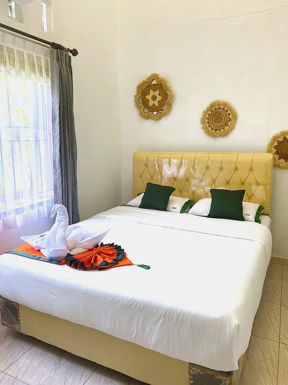 Free WiFi, bed sheets