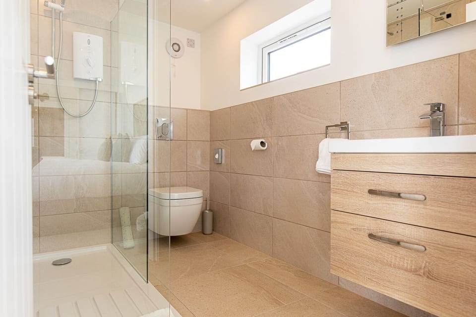 Lochside Cabin | Bathroom | Free toiletries, hair dryer, towels