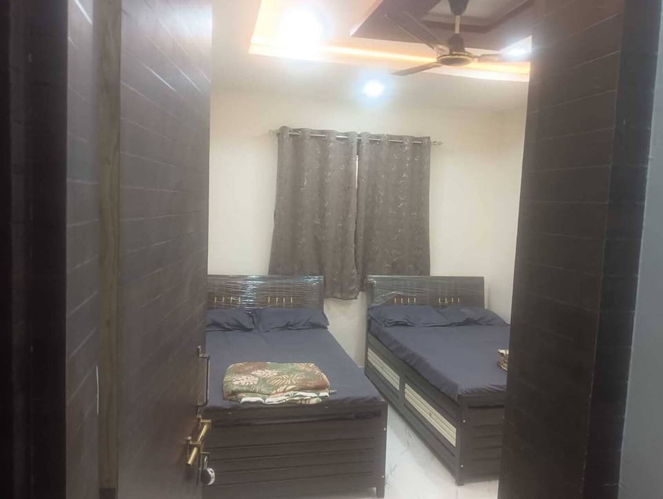 Family Room | Rollaway beds, bed sheets