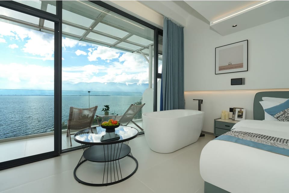 Deluxe Loft, Balcony, Ocean View | Bathroom | Free toiletries, hair dryer, slippers, towels