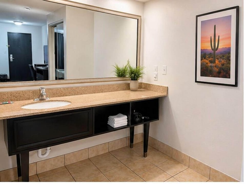 Standard Room, 2 Queen Beds, Pool View | Bathroom | Hair dryer, towels, soap, shampoo