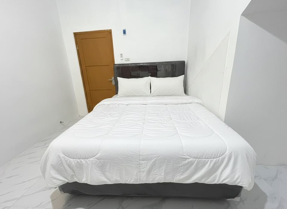 Deluxe Double Room | Desk, WiFi (free), bed sheets