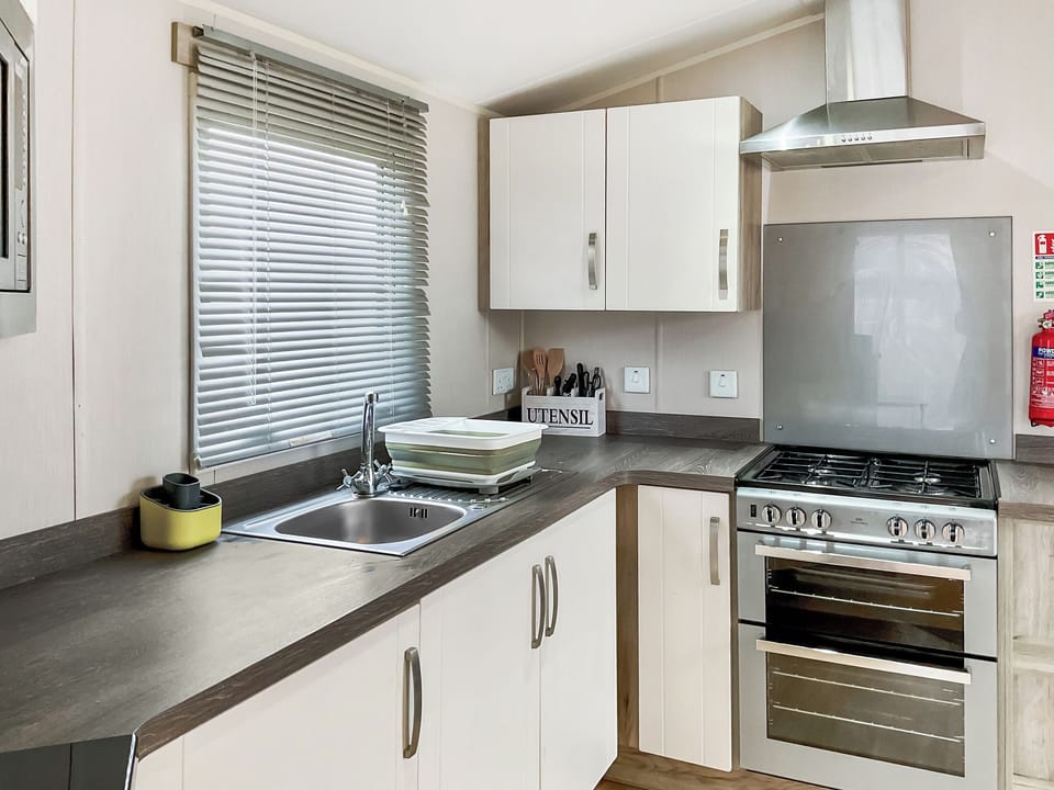 Open plan living space | 54 Beach Retreat, Burnham-on-Sea