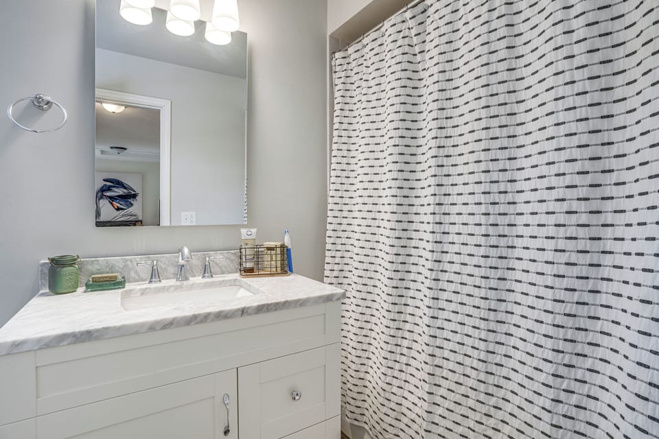 Full Bathroom | 2nd Floor