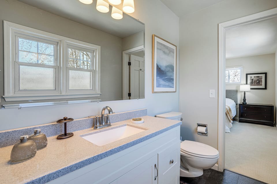 Full Bathroom | Towels Provided | 2nd Floor