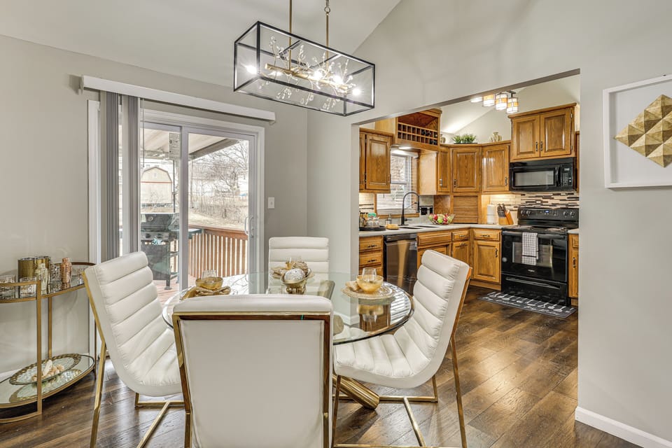 Dining Area | Main Level