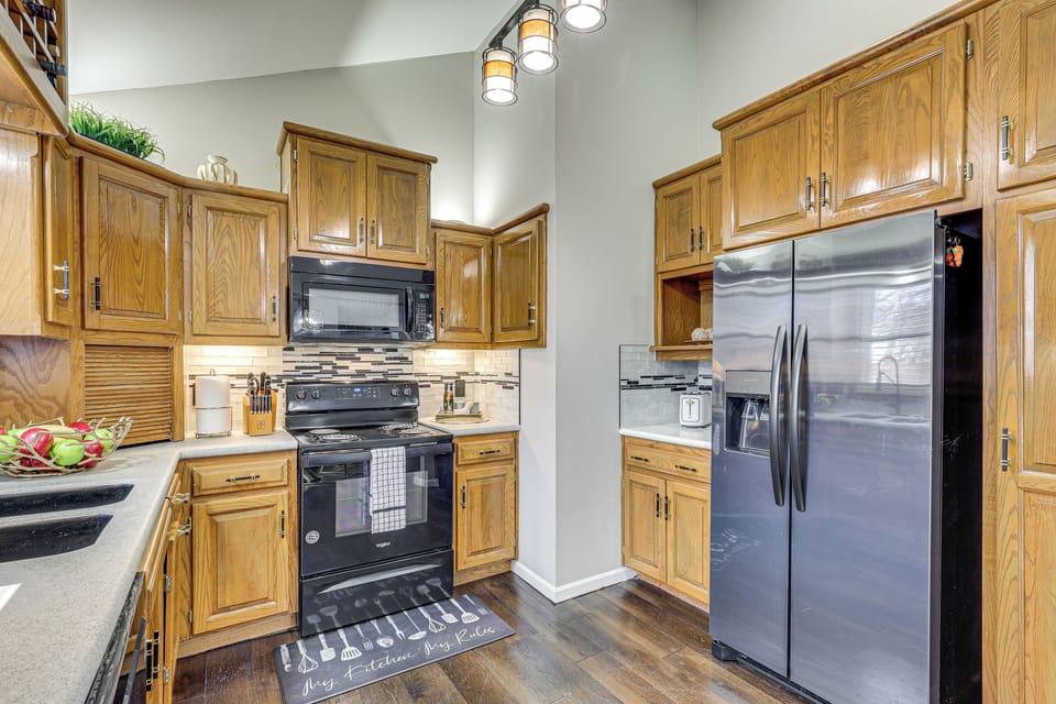 Kitchen | Main Level