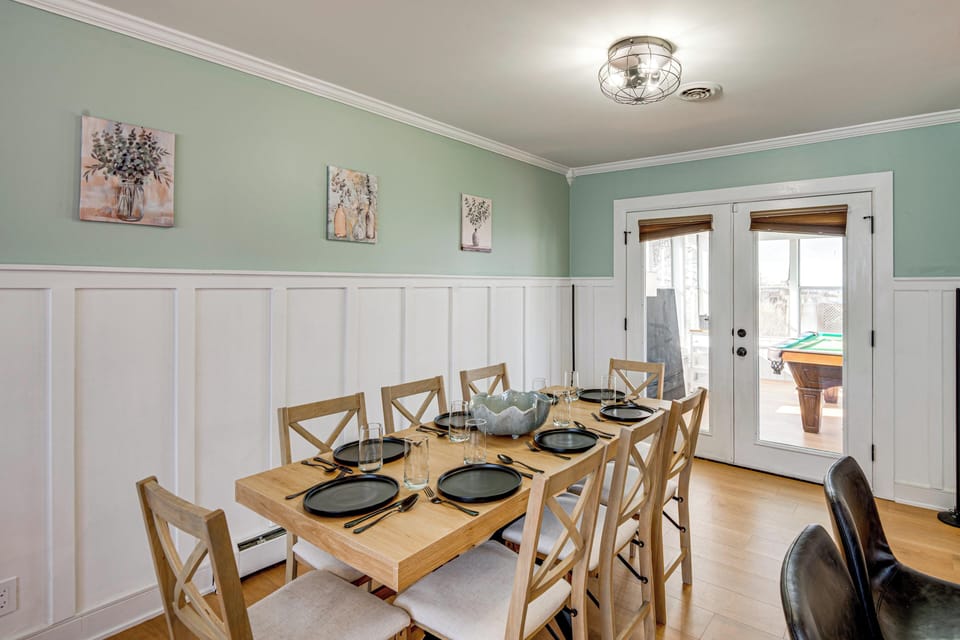 Dining Table | Main Floor