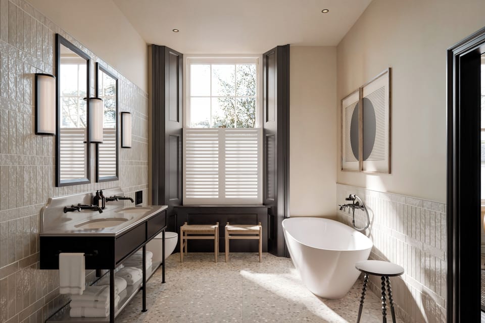 Luxury Suite | Bathroom | Shower, slippers, towels, soap