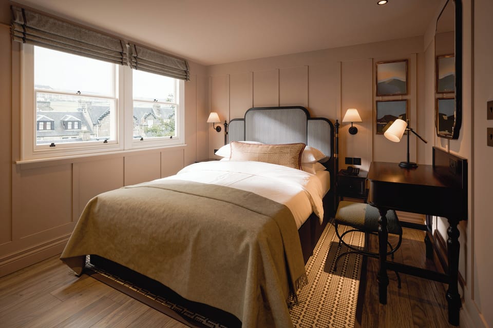 Classic Double Room | In-room safe, desk, laptop workspace, blackout drapes