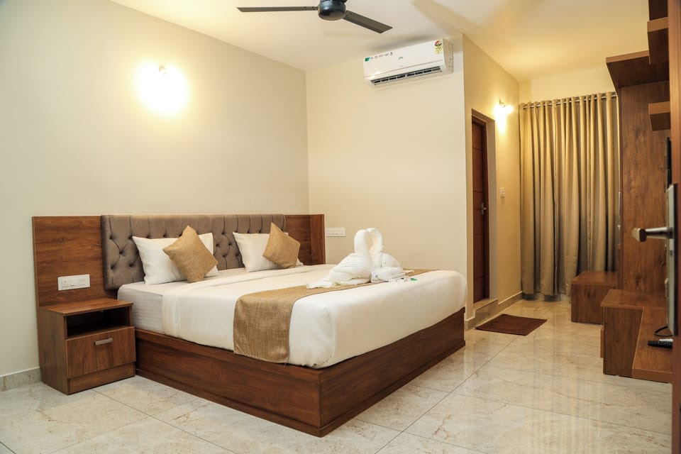 Premium Room | Desk, laptop workspace, iron/ironing board, free WiFi