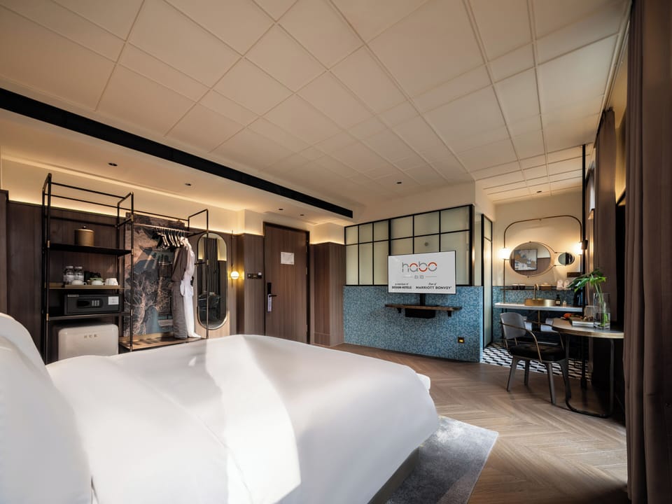 Comfort Double Room Single Use | Premium bedding, down comforters, free minibar, in-room safe