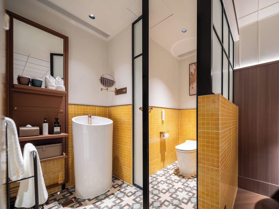 Deluxe Double Room, Balcony | Bathroom | Shower, rainfall showerhead, eco-friendly toiletries, hair dryer