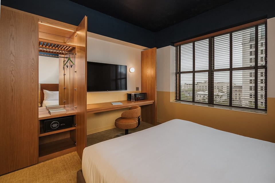 Hypo-allergenic bedding available, in-room safe, desk, laptop workspace