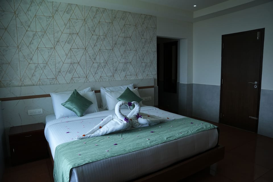 Deluxe Double Room, Balcony, Mountain View | Soundproofing, free WiFi