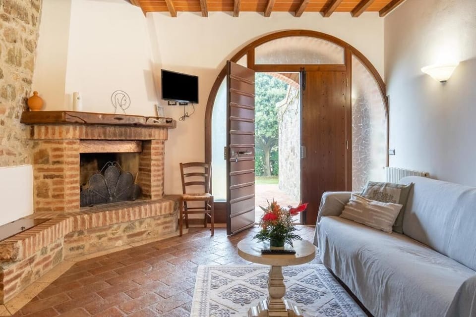 Superior Apartment, 2 Bedrooms, Patio, Valley View | Living area | Fireplace