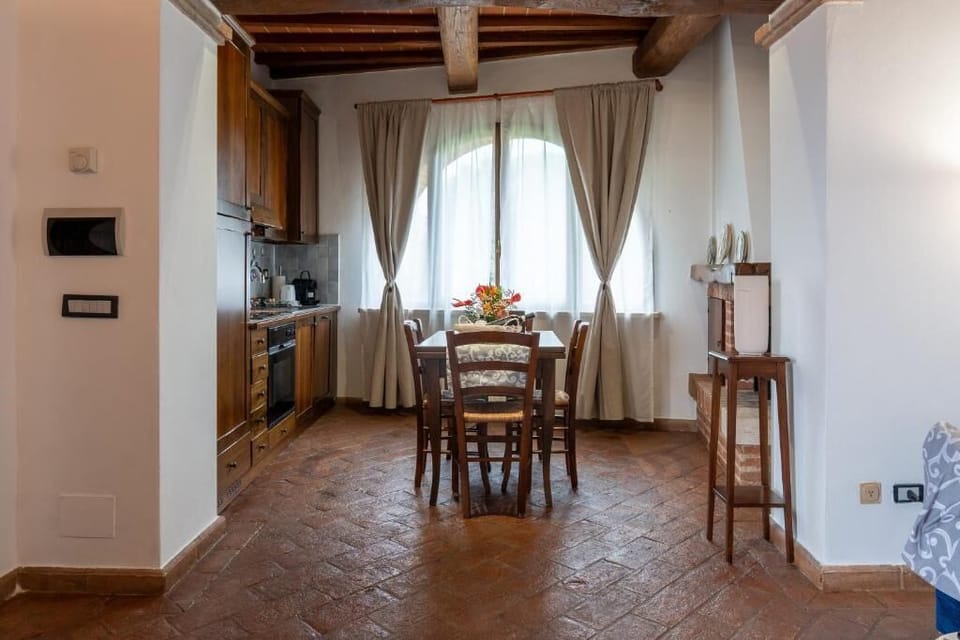 Superior Apartment, 1 King Bed, Non Smoking, City View | Interior