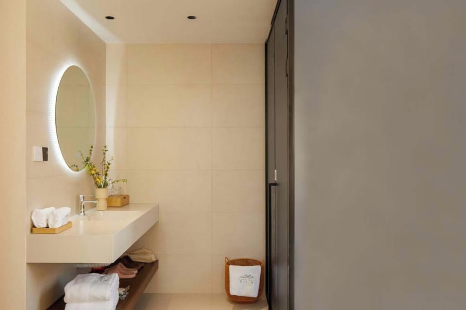 Classic Double Room, Hill View | Bathroom | Free toiletries, hair dryer, slippers, towels