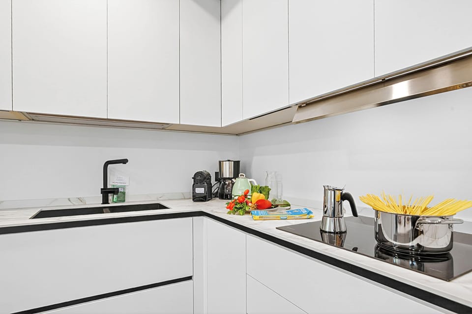 Standard Apartment, Multiple Bedrooms, 2 Bathrooms (Adria's House) | Private kitchen | Fridge, microwave, oven, stovetop
