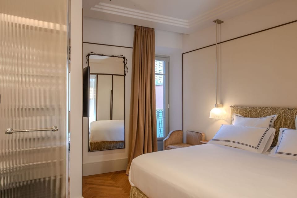 Minibar (free items), in-room safe, blackout drapes, soundproofing