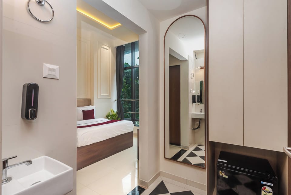 Deluxe Single Room, City View | Desk, laptop workspace, soundproofing, free WiFi