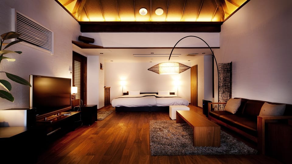 Luxury Suite, Non Smoking | Minibar, in-room safe, blackout drapes, soundproofing