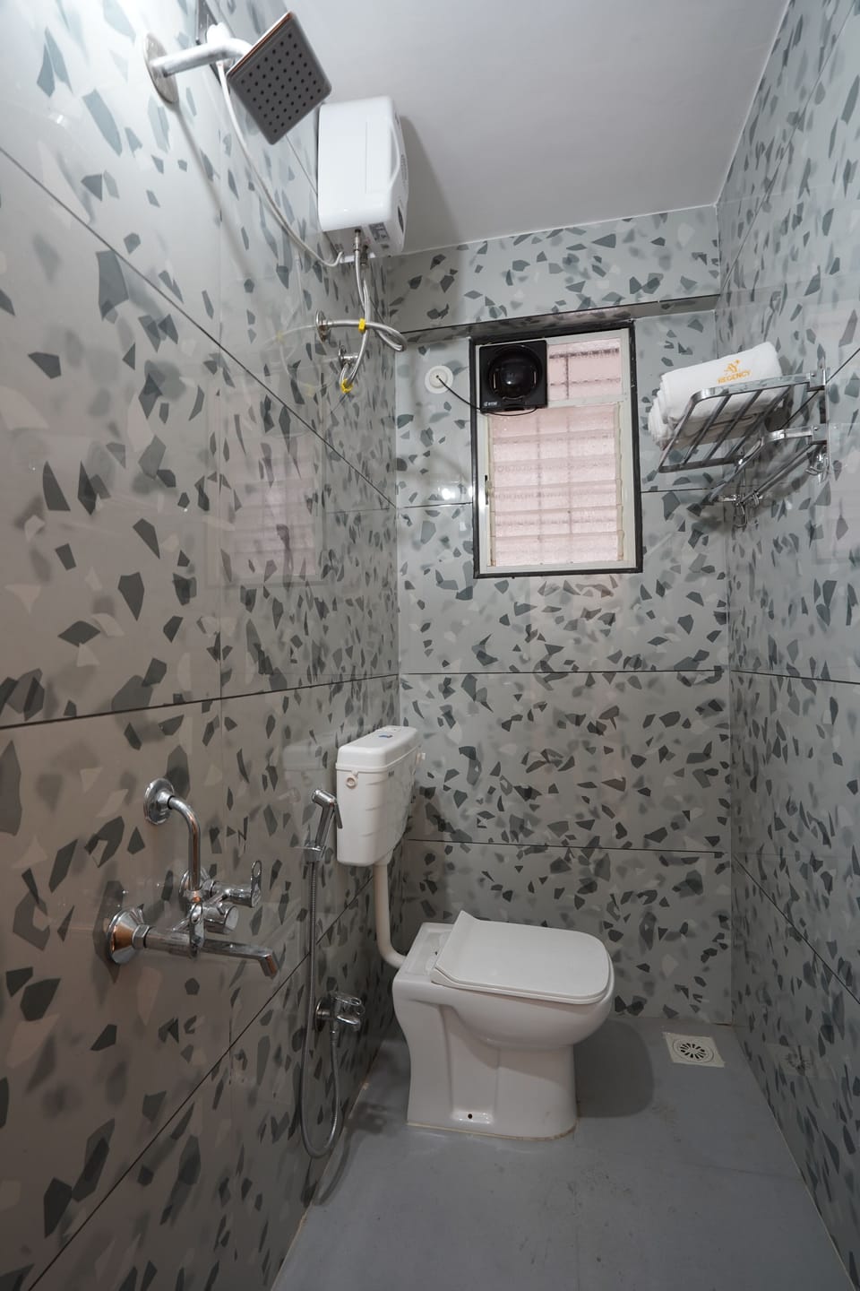 Deluxe Room, City View | Bathroom | Shower, free toiletries, towels, soap