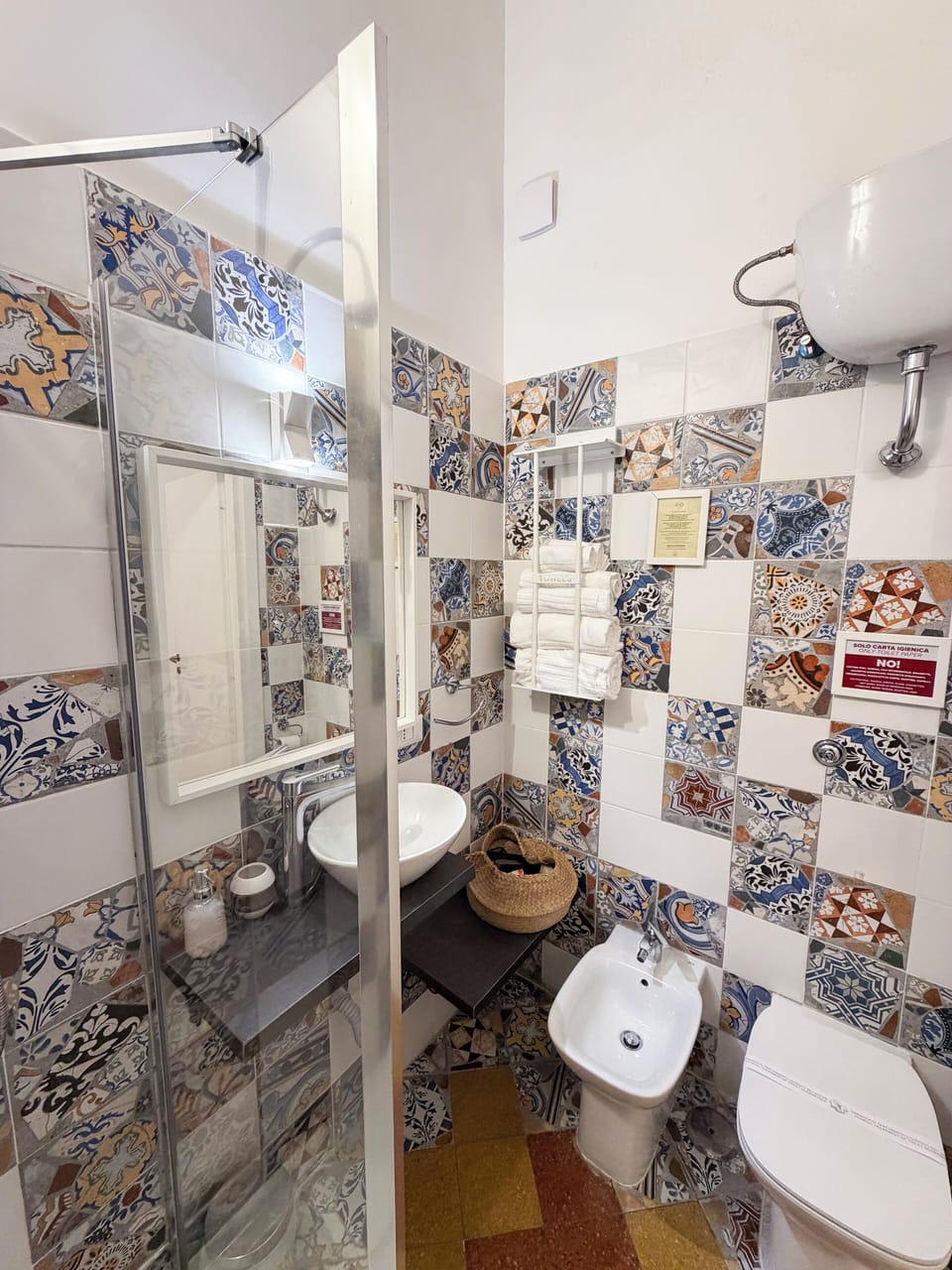 Economy Double Room | Bathroom | Shower, rainfall showerhead, hair dryer, bidet
