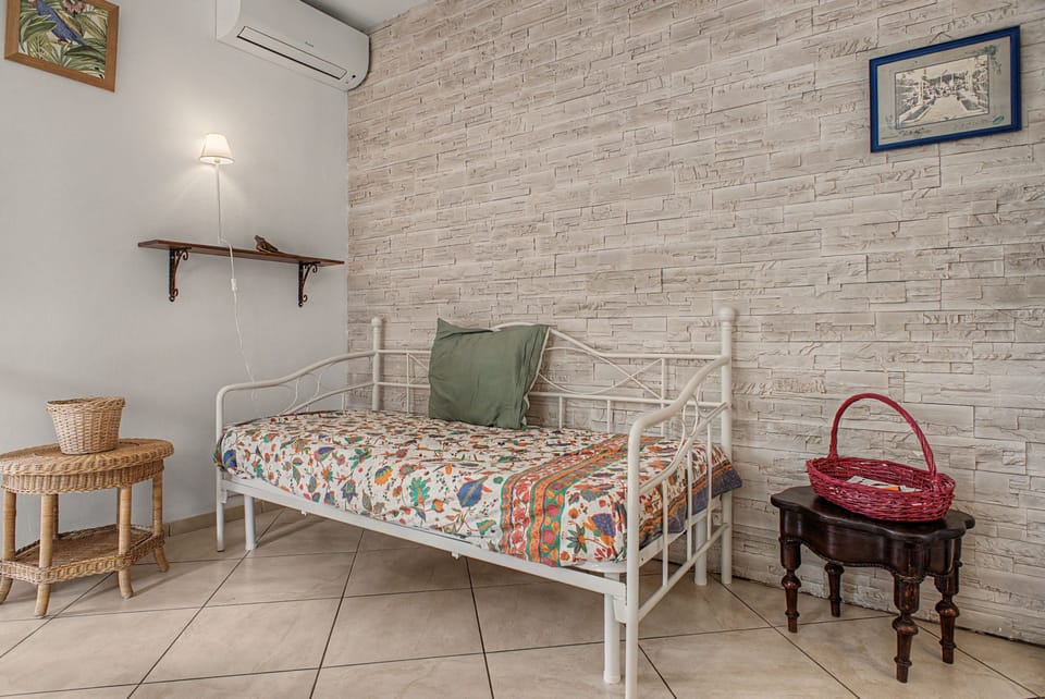 Apartment 'Sunset On Lake Maggiore 2 Garages' with Garden, Balcony and Wi-Fi Apartment in Lombardy