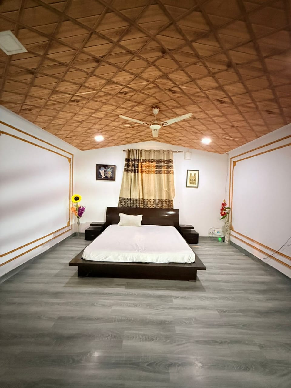 WiFi (free), bed sheets