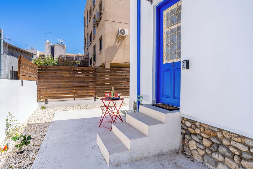 Studio, 2 Twin Beds, Kitchenette, City View | Terrace/patio